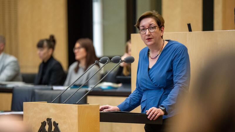 Bauministerin rechnet 2024 mit 265.000 neuen Wohnungen Der Wohnungsmarkt werde sich wohl „Ende 2024, Anfang 2025“ aufhellen, sagt Bauministerin Klara Geywitz.