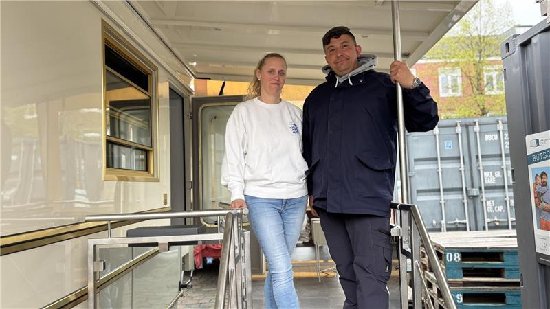 Der Wohnwagen ist das Zuhause von Robert und Rebecca Wagner.