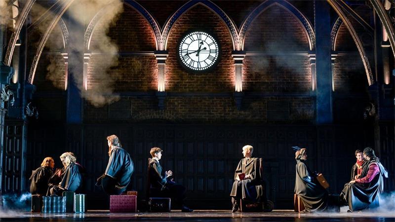 Standing Ovations zum Abschied von „Harry Potter“ Der Zauber ist bald vorbei, ein neues Theaterstück zieht an die Elbe.