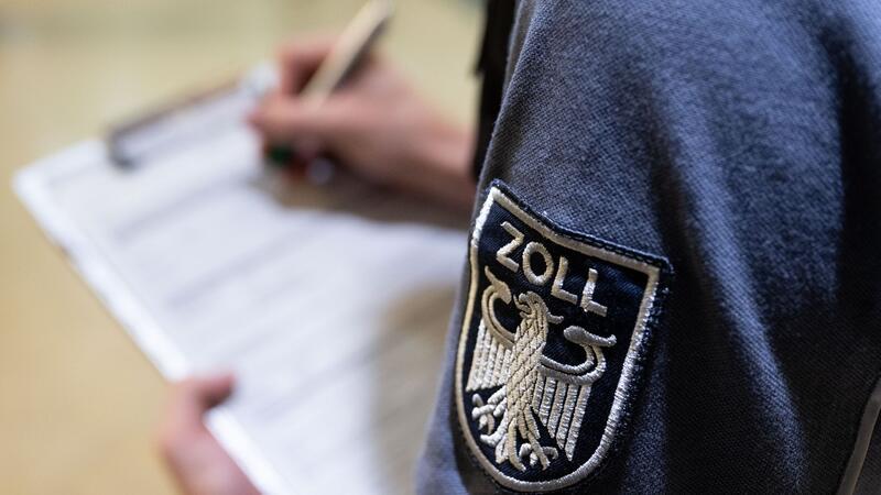 Mehr Mindestlohnverstöße aufgedeckt trotz weniger Kontrollen Der Zoll überprüfte im vergangenen Jahr bei 42.631 Arbeitgeberinnen und Arbeitgebern, ob diese Mindestlohn zahlen.