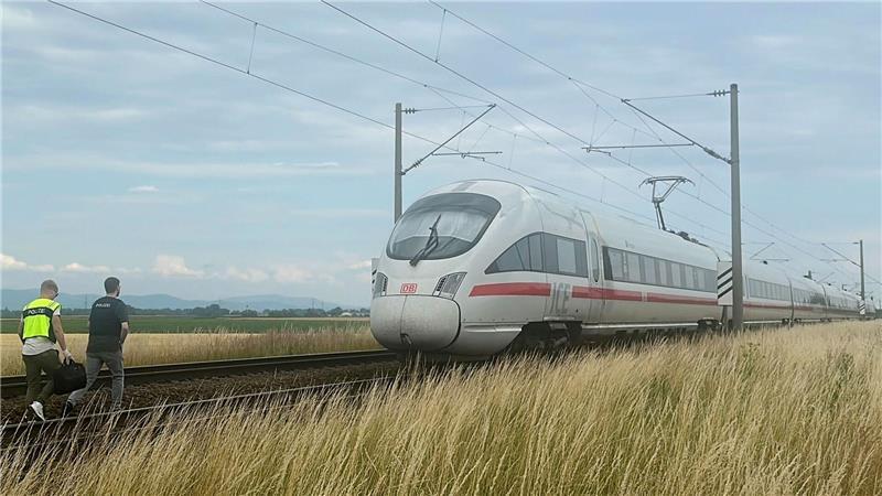 Der Zug blieb auf offener Strecke in Niederbayern stehen.