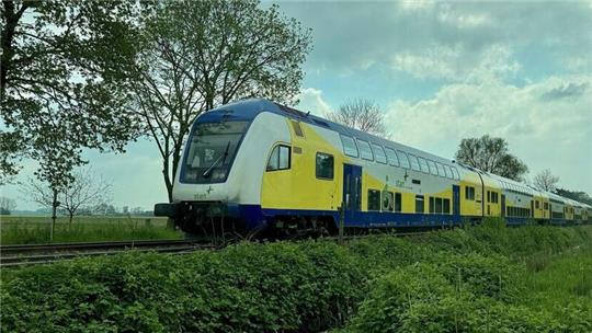 Der Zug des Start Unterelbe war auf dem Weg nach Hamburg und hatte den Bahnhof Hemmoor gerade verlassen. (Symbolbild)