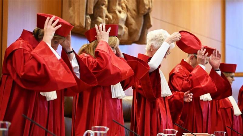 Der Zweite Senat des Bundesverfassungsgerichts nimmt den Soli unter die Lupe.