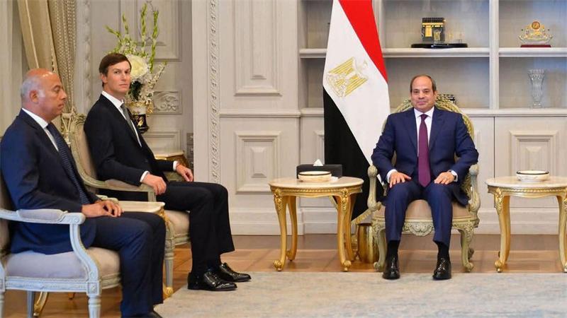 Kushner trifft Netanjahu: Ringen um Gaza-Fahrplan Der ägyptische Präsident Abdel Fattah al-Sisi (r.) traf am Sonntag den US-Unterhändler Jared Kushner.