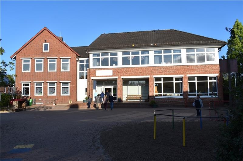 Schule an der Oberen Lühe oder Campus in Steinkirchen? So geht es weiter Der aktuelle Schulstandort in Guderhandviertel ist zu klein für eine Ganztags-Lösung. Foto: Vasel (Archiv)