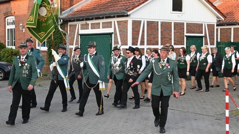 Der alte König auf dem Weg zur Abdankung.