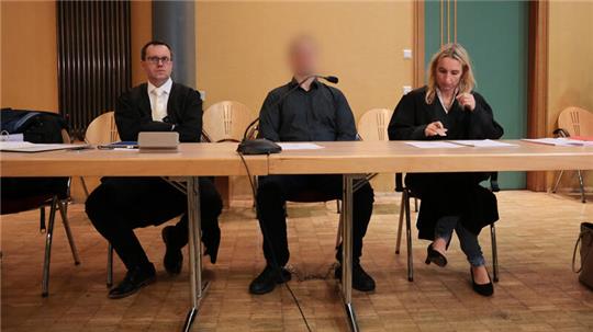 Der angeklagte Ex-Soldat im dunklen Hemd mit akkuratem, militärischem Haarschnitt verfolgte die Verhandlung äußerlich ungerührt. (Archivfoto)