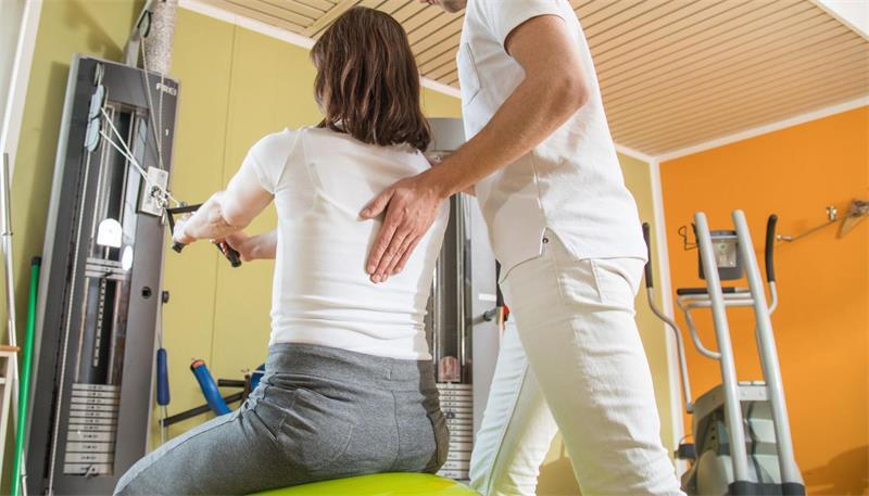 Der angeklagte Physiotherapeut soll insgesamt sechs Patientinnen während der Behandlung sexuell missbraucht haben. (SYMBOLBILD)