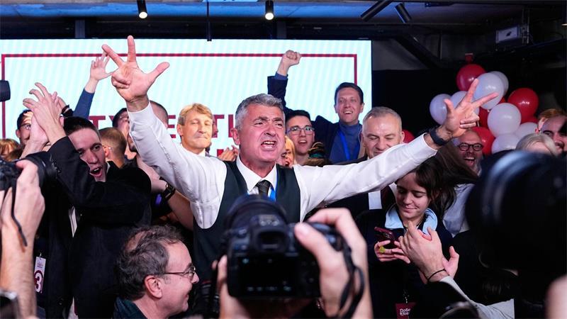 Serbien steht nach Parlamentswahl vor einem Machtwechsel Der angesehene Kardiologe Ilija Srdanovic führte die Studentenliste zum Sieg.