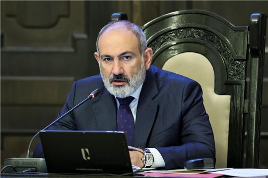 Der armenische Premierminister Nikol Paschinjan leitet eine Kabinettssitzung.