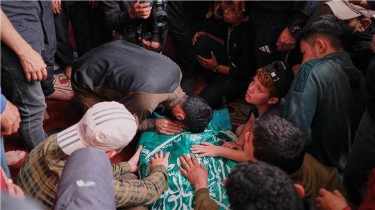Der bei einem israelischen Militärangriff getötete Hamas-Kommandeur wurde in Gaza beigesetzt.