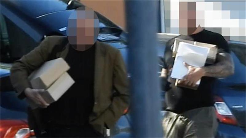 Polizei kann Reichsbürger-Treffen im Stader Nachbarkreis nicht verhindern Der bekannte Reichsbürger Dr. Matthes Haug (links) kam am 31. August zu der Vortragsveranstaltung. Foto: isso.media