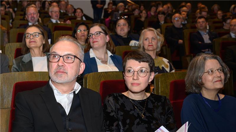 Leipziger Buchmesse mit Festakt eröffnet Der belarussische Autor Alherd Bacharewitsch wird zur Buchmesse-Eröffnung geehrt.