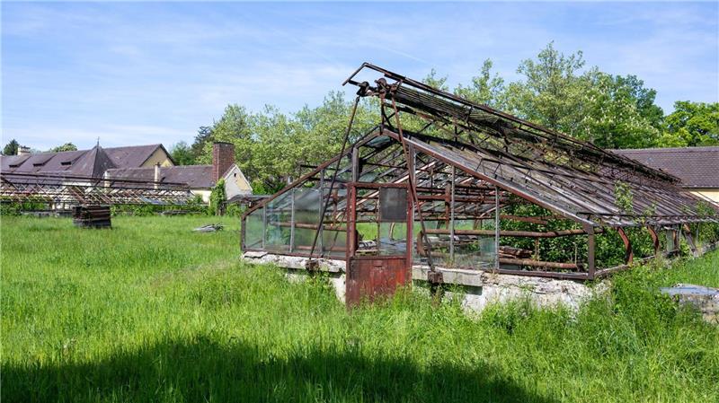 Der berüchtigte „Kräutergarten“ auf dem Gelände des ehemaligen Konzentrationslagers Dachau soll zu einer Gedenkstätte werden. (Archivbild)