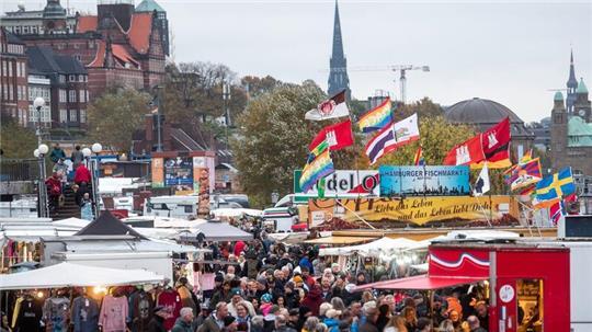 Der berühmte Hamburger Fischmarkt öffnet jeden Sonntag um 5.00 Uhr morgens. Das könnte sich bald ändern. (Archivbild)