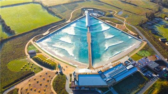 Der bestehende Surfpark in Bristol ähnelt dem geplanten Bau in Stade.