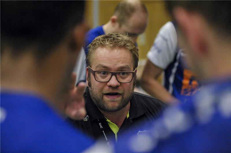 Der beurlaubte Trainer Steffen Birkner hat zu der Maßnahme seines Vereins geäußert. Foto: Jürgens