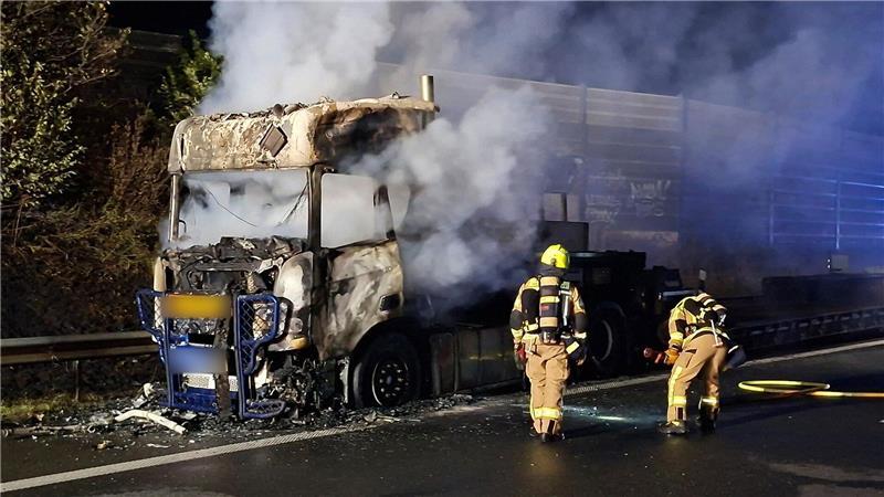 A28 bei Delmenhorst ist nach Vollsperrung wieder frei Der brennende Lkw hat eine Vollsperrung am Dreieck Delmenhorst in Richtung Bremen ausgelöst.
