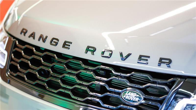 Der britische Autobauer Jaguar Land Rover hat noch immer mit den Folgen einer Cyberattacke zu kämpfen. (Symbolbild)