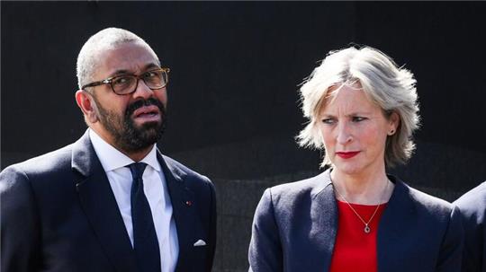 Der britische Innenminister James Cleverly mit seiner Frau Susannah Cleverly.