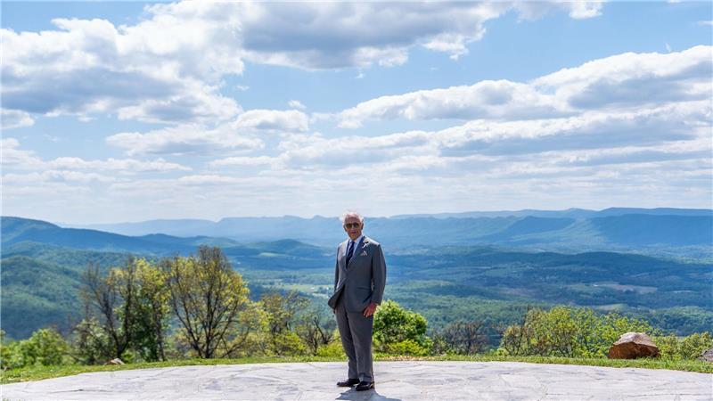 Der britische König Charles III. wird mit dem Shenandoah National Park im Hintergrund bei seinem Besuch in den USA fotografiert.