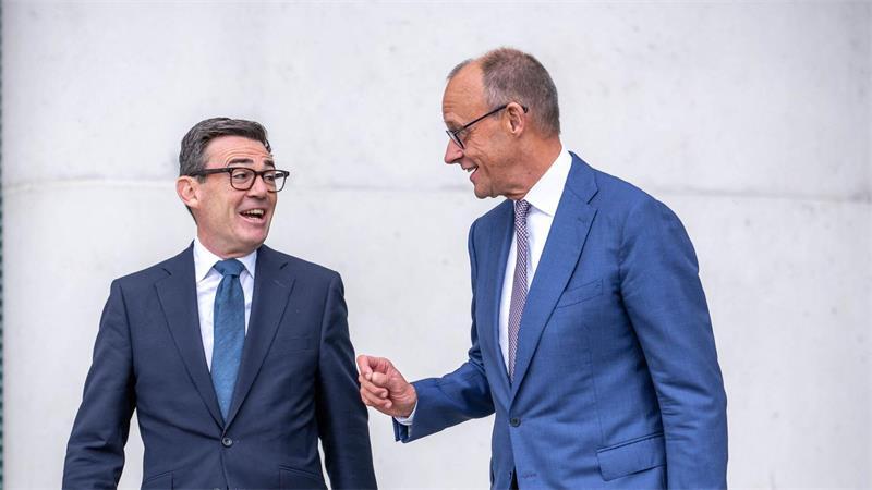 Der britische Premier Andy Burnham kam zu seinem Antrittsbesuch nach Berlin.