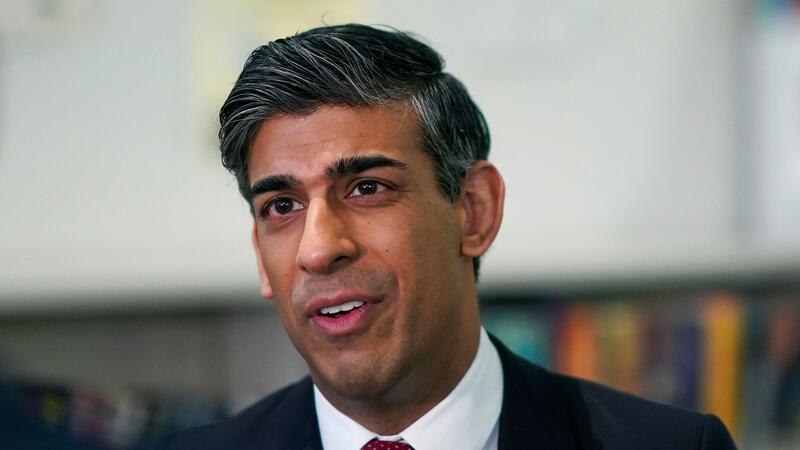 Sunak nach vermeintlicher Wette auf Ruanda in Kritik Der britische Premierminister Rishi Sunak ist nach einer Wette in einem Interview mit Reporter Piers Morgan in Kritik geraten.