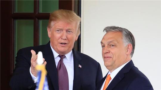Der damalige US-Präsident Donald Trump (l) und Ungarns Ministerpräsident Viktor Orban: Die beiden Rechtspopulisten haben politisch viel gemeinsam (Archivbild).