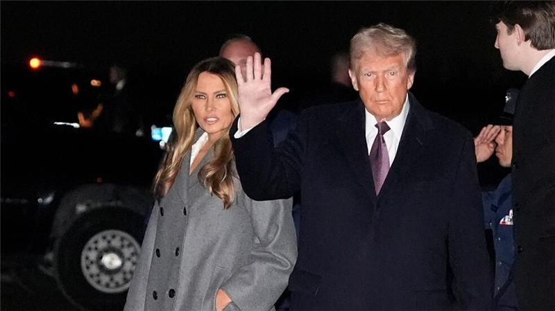 Der designierte US-Präsident Donald Trump und Melania Trump sind aus dem warmen Florida zur Amtseinführung Richtung eiskalter Hauptstadt geflogen.