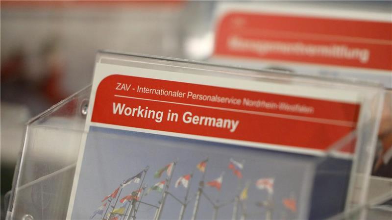 Der deutsche Arbeitsmarkt wird zu einem größer werdenden Anteil von Menschen getragen, die keinen deutschen Pass haben. (Symbolbild)