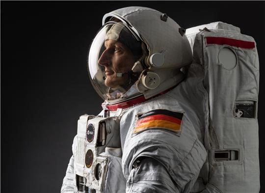 Der deutsche Astronaut Matthias Maurer ist in der Nacht zu Freitag an der internationalen Raumstation ISS angekommen. An einem der Experimente im All ist auch die TU Hamburg beteiligt. Foto: ESA/NASA/Robert Markowitz