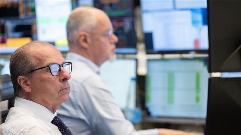 Der deutsche Leitindex DAX startete am Montag mit einem Minus.