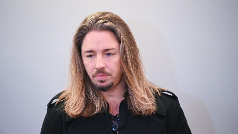 Gil Ofarim legt Geständnis ab: „Vorwürfe treffen zu“ Der deutsche Rockmusiker Gil Ofarim im Landgericht in Leipzig.