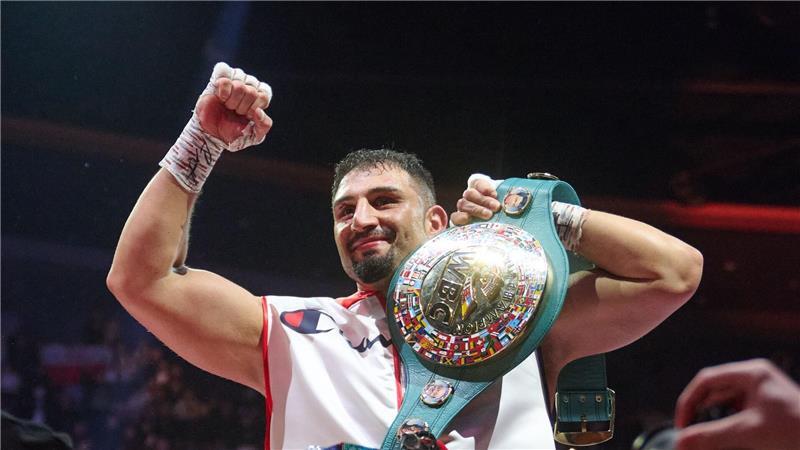 Der deutsche Schwergewichtsboxer Agit Kabayel hat seinen Interims-WM-Titel verteidigt.