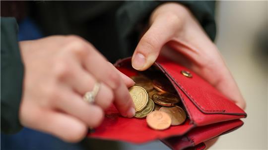 Der deutsche Staat hat im vergangenen Jahr mehr Geld für Sozialhilfe ausgegeben. (Symbolbild)