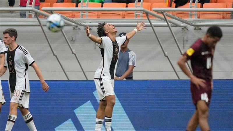 Durchgestrichenes Kreuz: Ex-Jugendspieler kritisiert FC St. Pauli scharf Der deutsche U17-Weltmeister Eric da Silva Moreira hat seinen Ex-Club FC St. Pauli für die Kollaboration mit der US-amerikanischen Punkband Bad-Religion kritisiert.