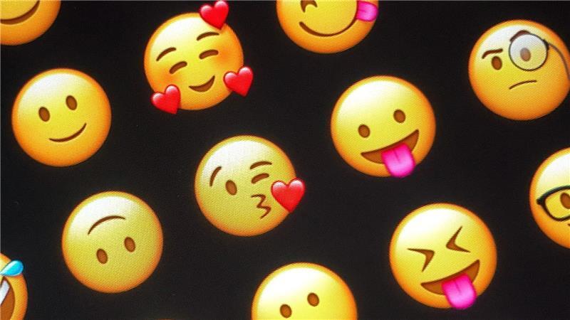 Der Smiley-Effekt: Wie Emojis empfundene Nähe steigern Der digitale Ersatz für Gestik und Mimik: Emojis.