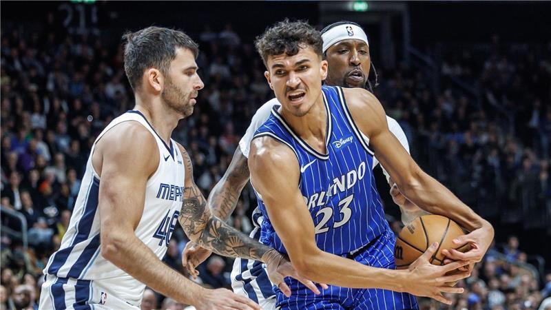 Der dritte deutsche Nationalspieler bei den Magic: Tristan da Silva (r).