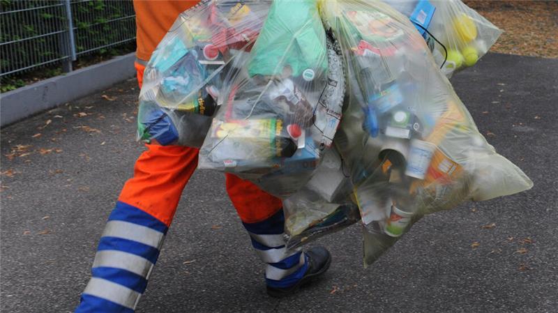 Der durchschnittliche Fehlwurfanteil in den Gelben Säcken beträgt rund 30 Prozent.