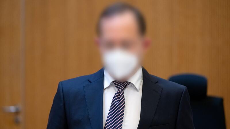 Wirecard-Prozess: Angriff, Entschuldigung und offene Fragen Der ehemalige Chef der Buchhaltung bei Wirecard, E.