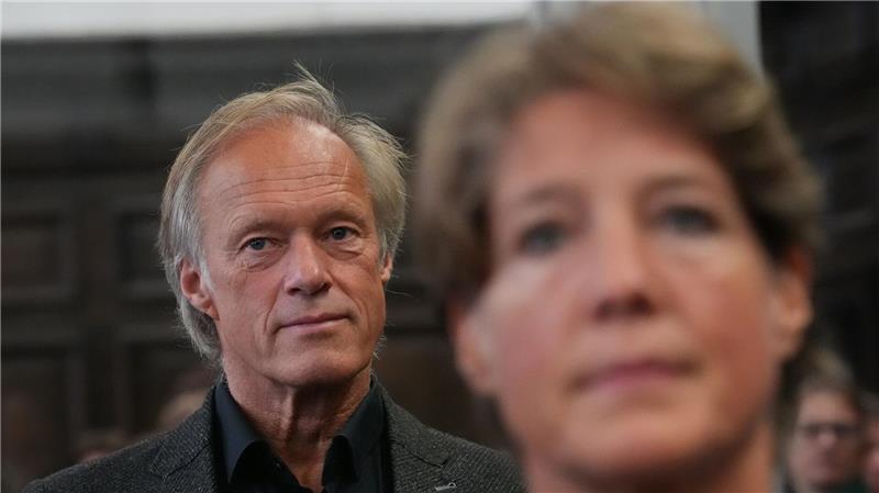 Der ehemalige Fernsehmoderator Gerhard Delling hat nach Aussage eines Zeugen angeboten, die Kinder von Glücksburg nach Hamburg zu fahren. 