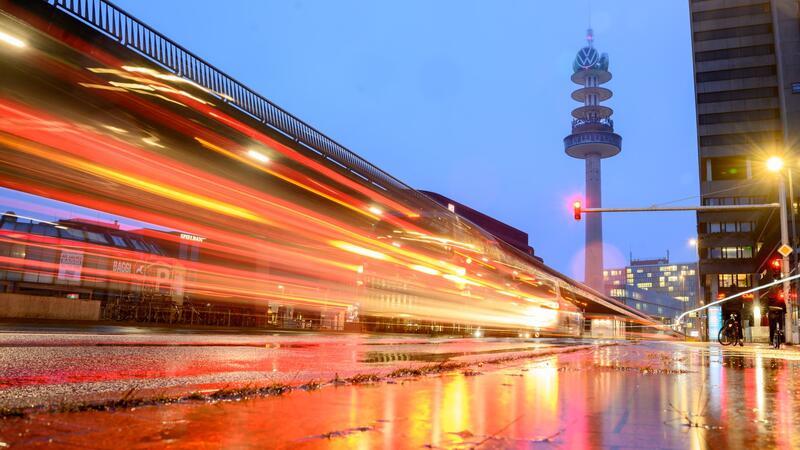 „Telemoritz“ möglicherweise vor dem Aus Der ehemalige Fernsehturm „Telemoritz“ (auch „VW-Tower“) steht an der Raschplatzhochstraße. Der im Jahr 1959 gebaute und 141 Meter hohe Turm ist seit dem Jahr 2000 im Besitz von Volkswagen Nutzfahrzeuge.