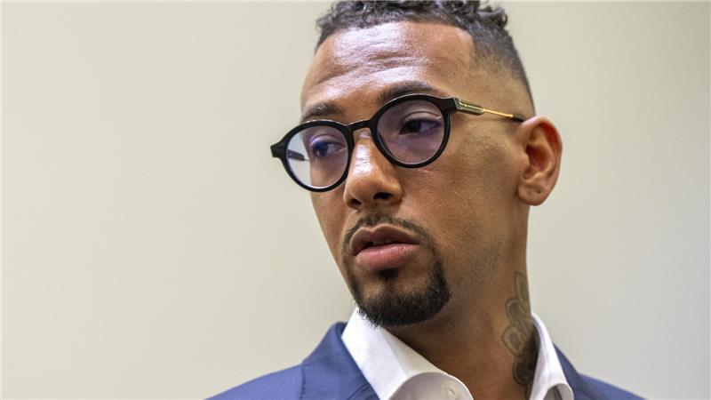 Der ehemalige Fußball-Nationalspieler musste sich wegen des Vorwurfs der Körperverletzung an seiner Ex-Partnerin vor Gericht verantworten.