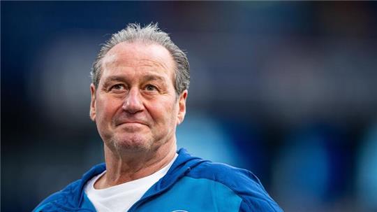 Der ehemalige Interimstrainer Huub Stevens ordnet die aktuelle Krise des FC Schalke ein.