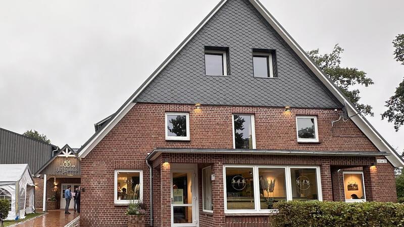 Kranenburger „Brinkhuus“ eröffnet – Alter Gasthof neu belebt Der ehemalige Kranenburger Hof ist unter dem Namen „Dat Brinkhuus“ wieder zu Leben erwacht.
