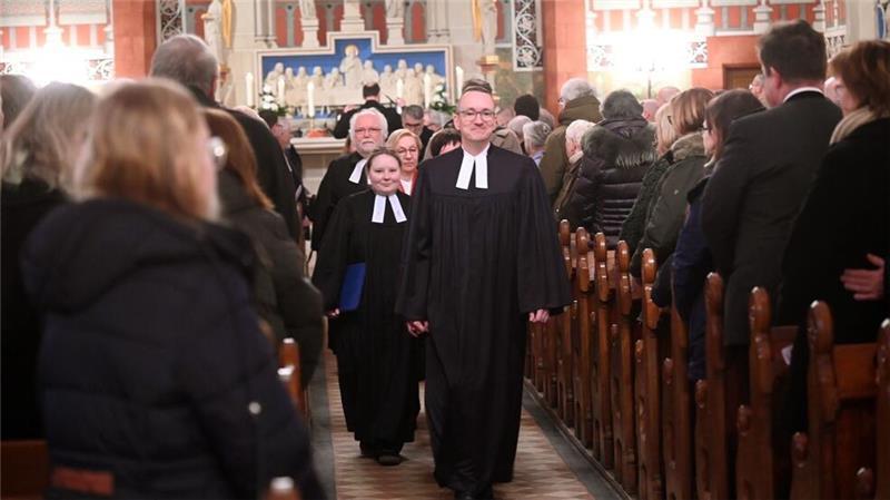 Der ehemalige Oereler Pastor Michael Glawion (vorn) ist jetzt Superintendent im Kirchenkreis Peine. Am vergangenen Sonntag fand der festliche Einführungsgottesdienst statt.