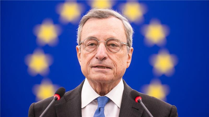 Der ehemalige Präsident der Europäischen Zentralbank (EZB) und frühere italienische Ministerpräsident Mario Draghi wird mit dem Karlspreis 2026 ausgezeichnet (Archivbild).