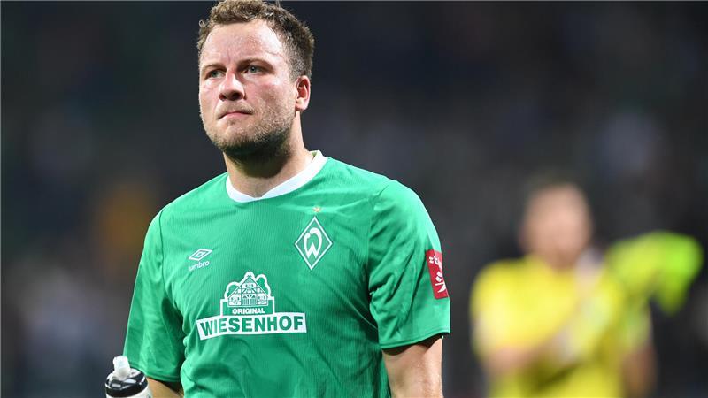 Der ehemalige Profi und Werder-Urgestein Philipp Bargfrede schaut sich das Treiben in Grasberg an.