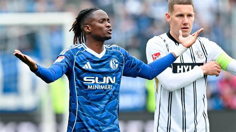 Der ehemalige Schalker Moussa Ndiaye ist bei Werder Bremen im Gespräch.