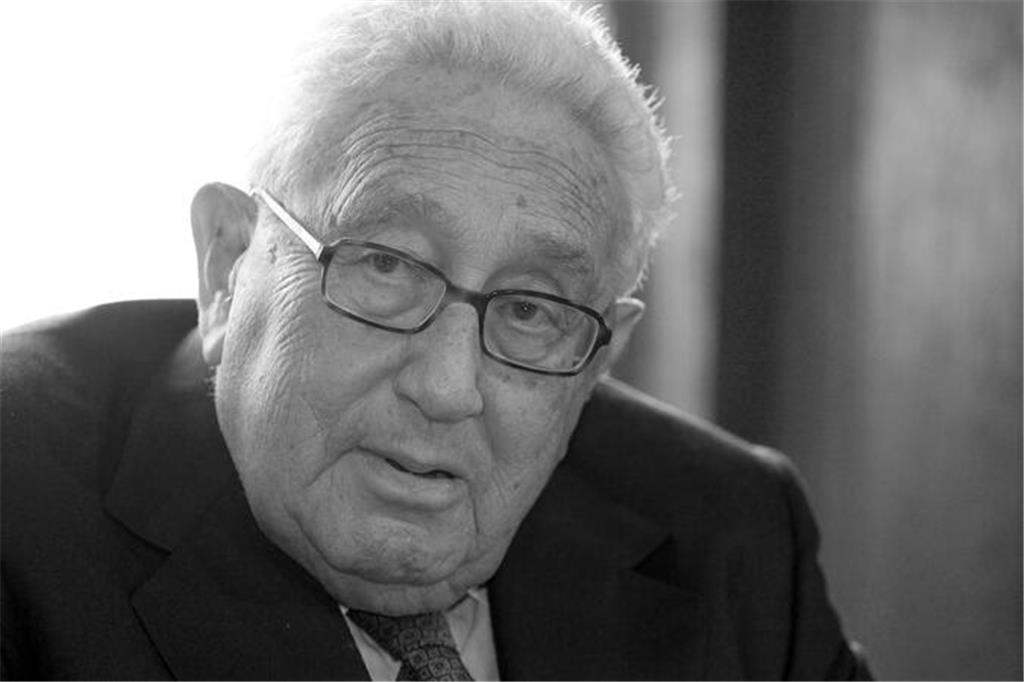 Der ehemalige US-Außenminister Henry Kissinger ist tot. Der Deutschamerikaner st...